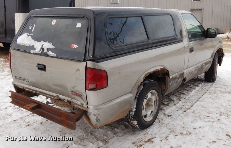 image for item AF9361 2000 GMC Sonoma SLS  pickup truck