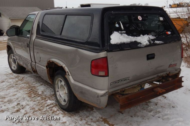 image for item AF9361 2000 GMC Sonoma SLS  pickup truck
