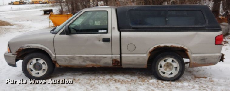 image for item AF9361 2000 GMC Sonoma SLS  pickup truck