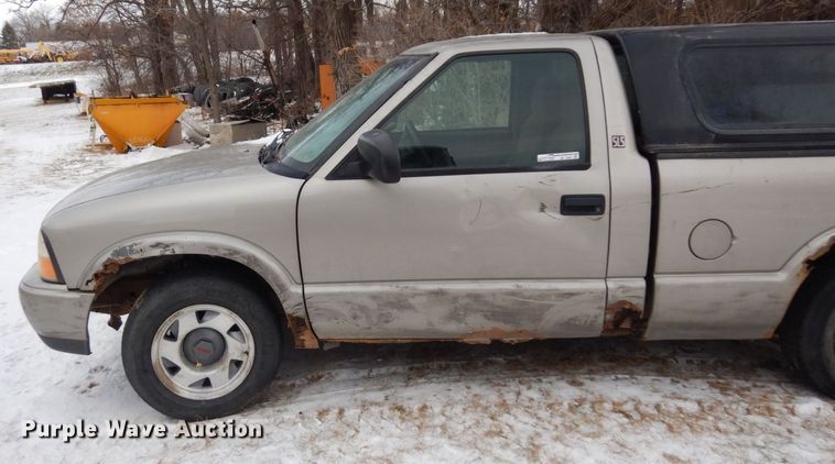 image for item AF9361 2000 GMC Sonoma SLS  pickup truck