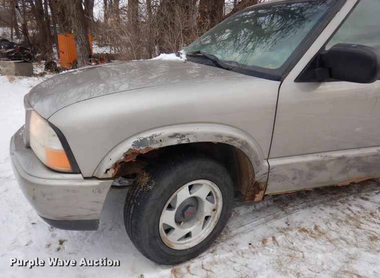 image for item AF9361 2000 GMC Sonoma SLS  pickup truck