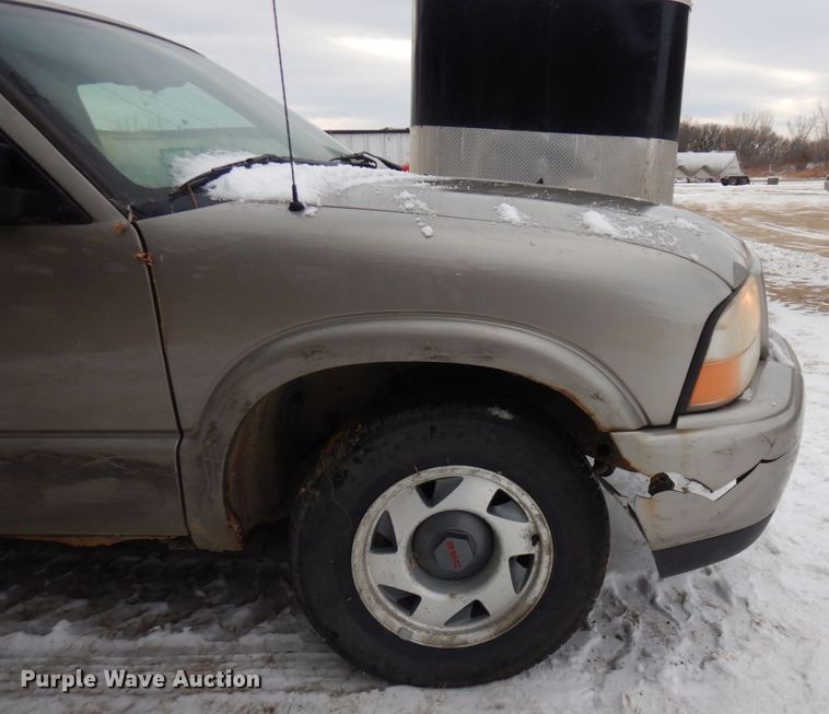 image for item AF9361 2000 GMC Sonoma SLS  pickup truck