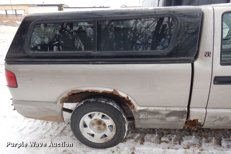 image for item AF9361 2000 GMC Sonoma SLS  pickup truck