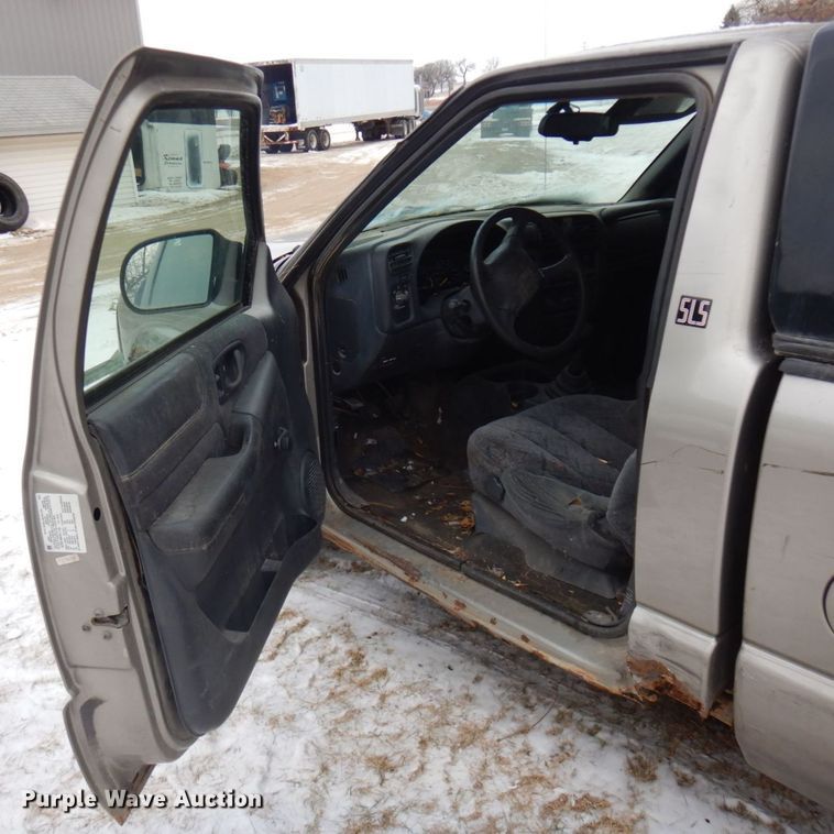 image for item AF9361 2000 GMC Sonoma SLS  pickup truck