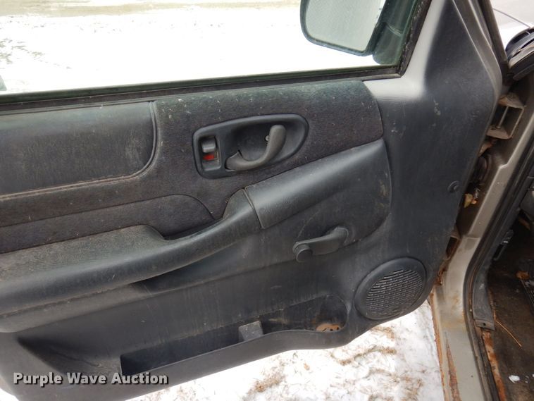 image for item AF9361 2000 GMC Sonoma SLS  pickup truck