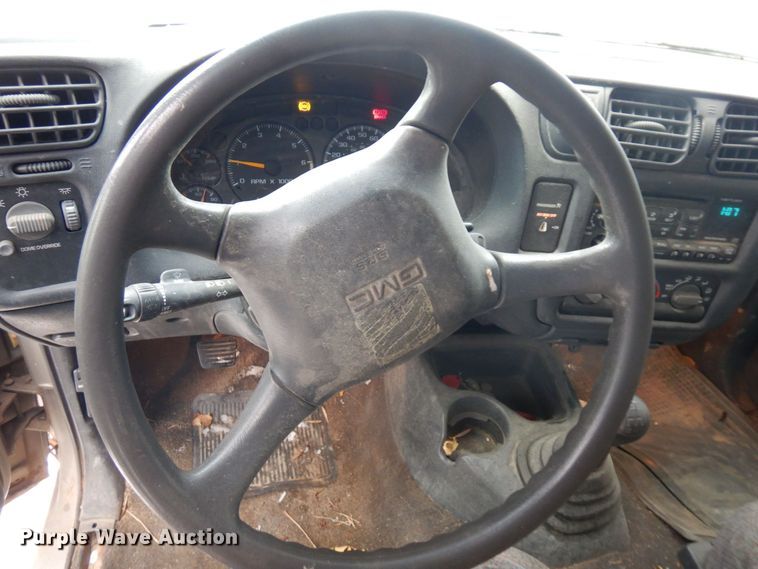 image for item AF9361 2000 GMC Sonoma SLS  pickup truck