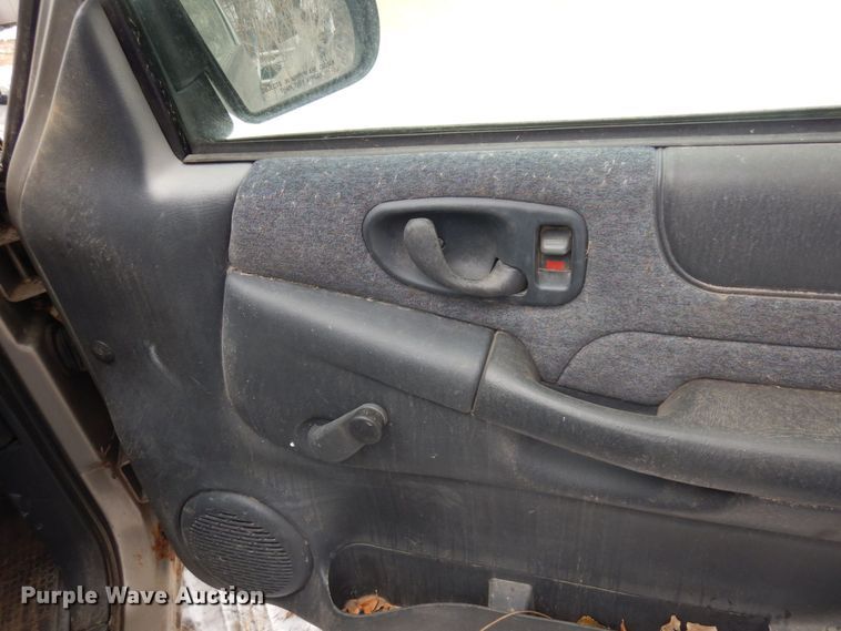 image for item AF9361 2000 GMC Sonoma SLS  pickup truck