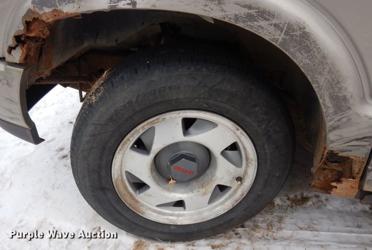 image for item AF9361 2000 GMC Sonoma SLS  pickup truck