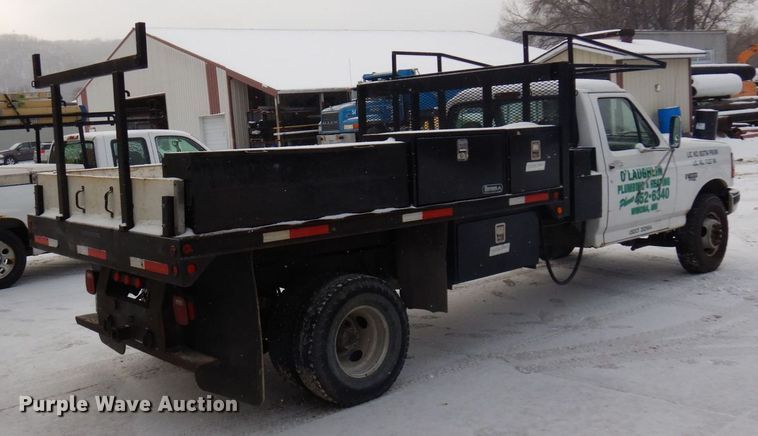 image for item AF9432 1997 Ford F450 Super Duty  flatbed truck
