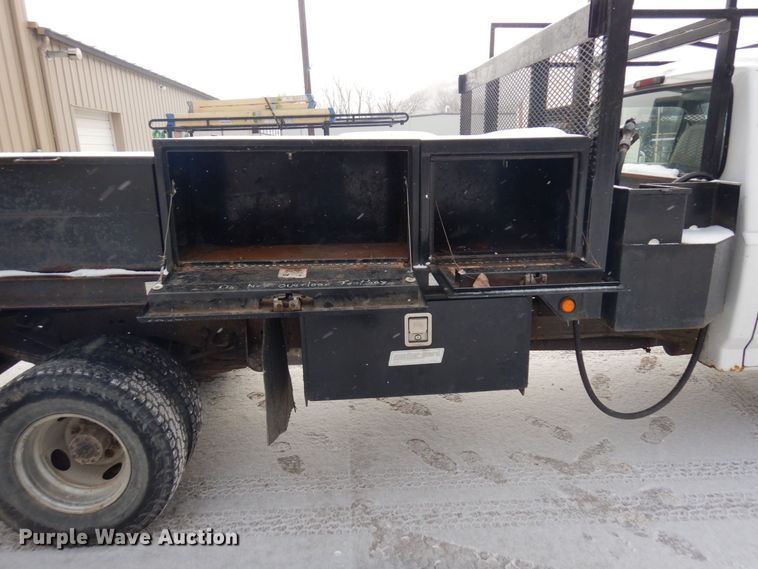 image for item AF9432 1997 Ford F450 Super Duty  flatbed truck