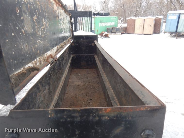 image for item AF9432 1997 Ford F450 Super Duty  flatbed truck