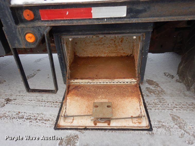 image for item AF9432 1997 Ford F450 Super Duty  flatbed truck