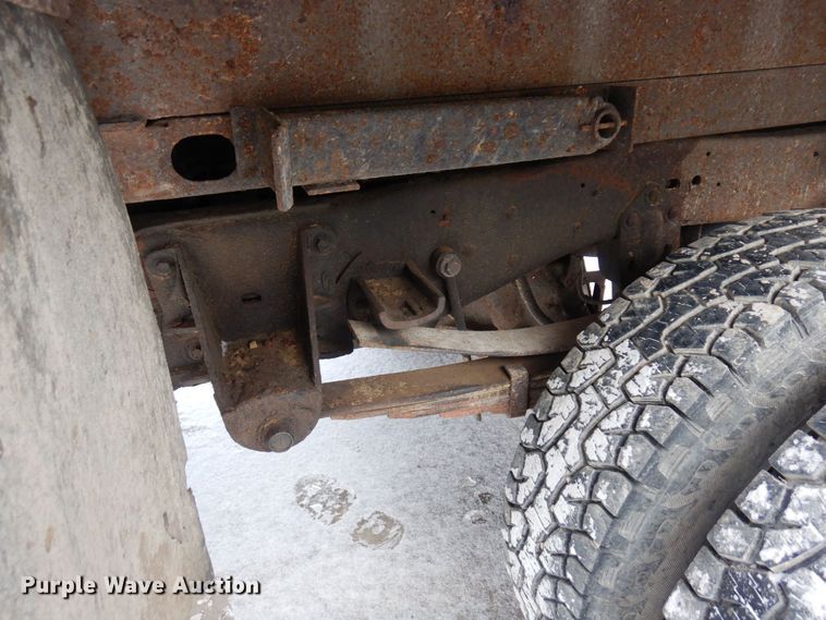 image for item AF9432 1997 Ford F450 Super Duty  flatbed truck