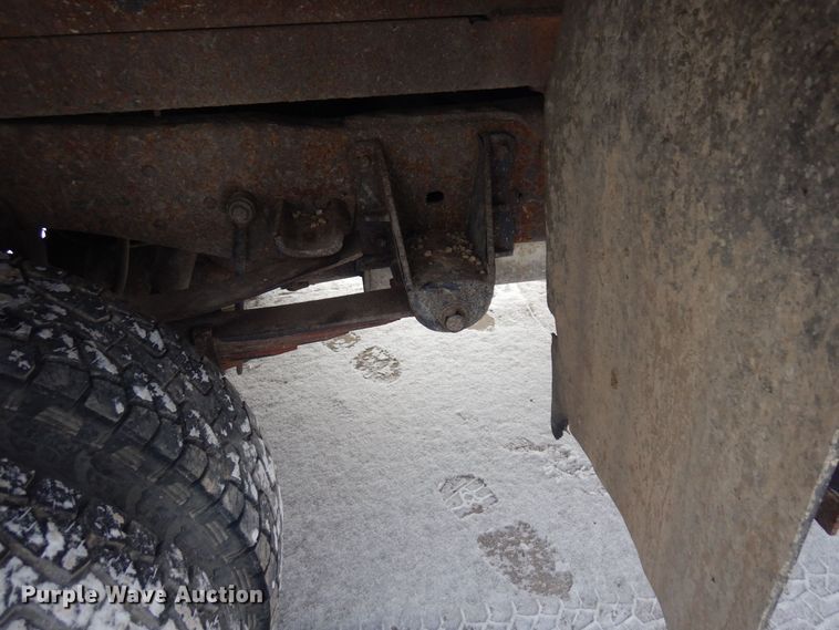 image for item AF9432 1997 Ford F450 Super Duty  flatbed truck