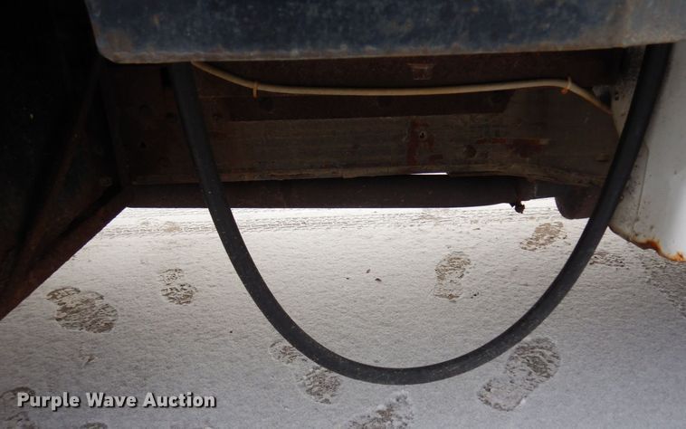 image for item AF9432 1997 Ford F450 Super Duty  flatbed truck