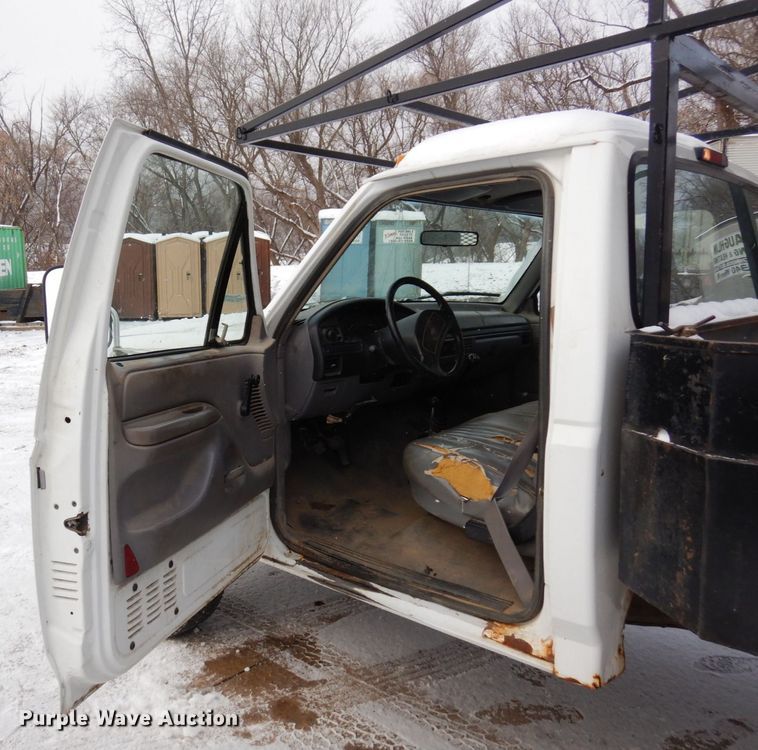 image for item AF9432 1997 Ford F450 Super Duty  flatbed truck