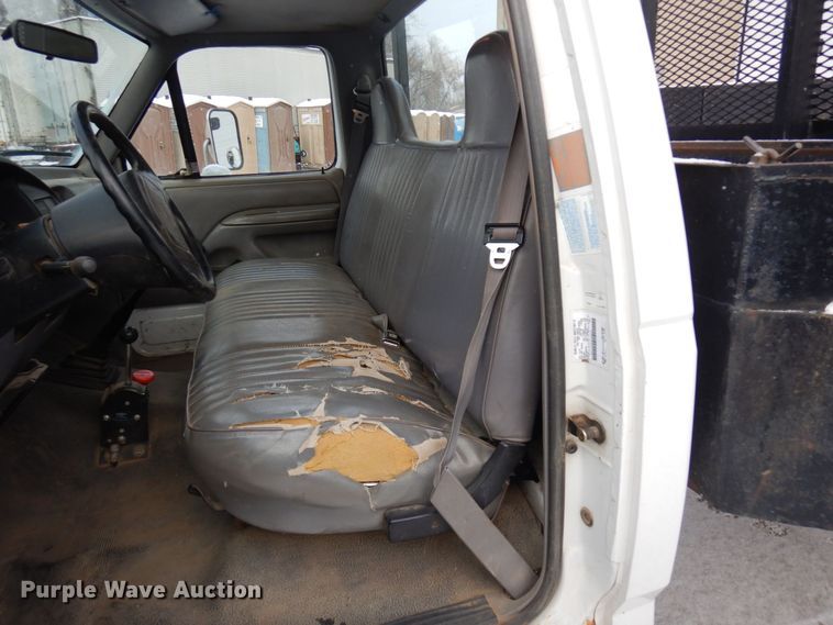 image for item AF9432 1997 Ford F450 Super Duty  flatbed truck