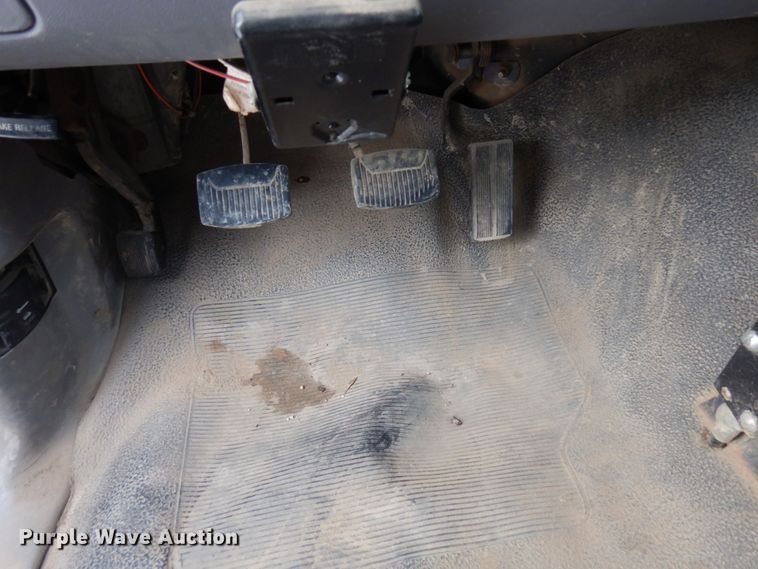 image for item AF9432 1997 Ford F450 Super Duty  flatbed truck