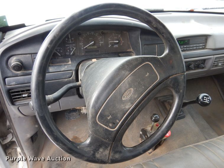 image for item AF9432 1997 Ford F450 Super Duty  flatbed truck