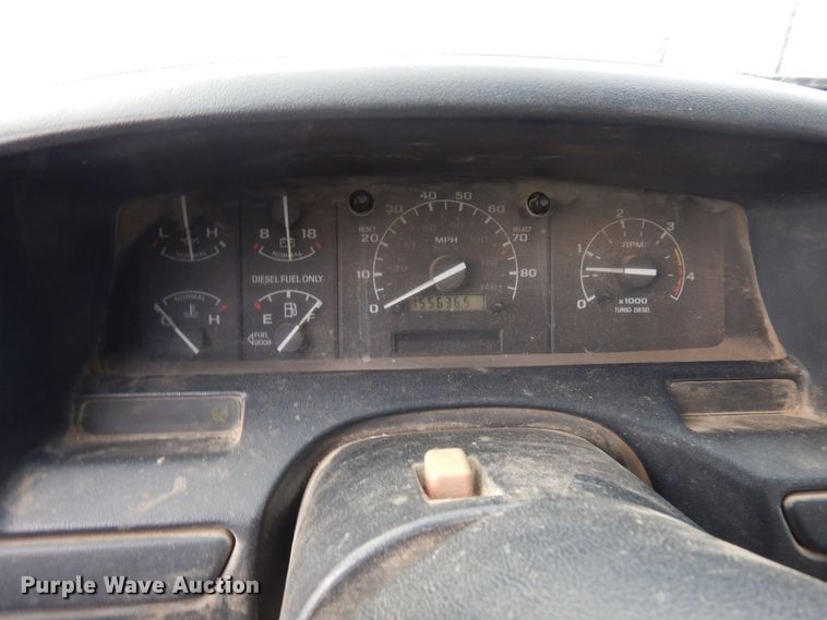 image for item AF9432 1997 Ford F450 Super Duty  flatbed truck