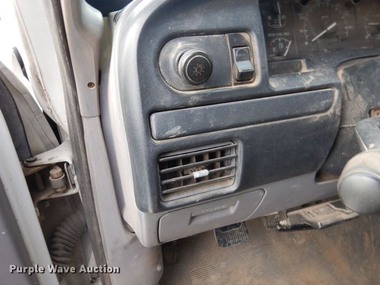 image for item AF9432 1997 Ford F450 Super Duty  flatbed truck