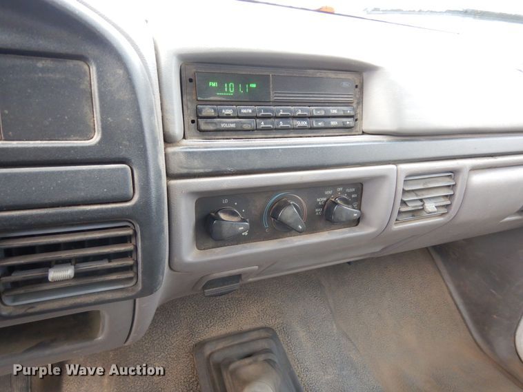 image for item AF9432 1997 Ford F450 Super Duty  flatbed truck