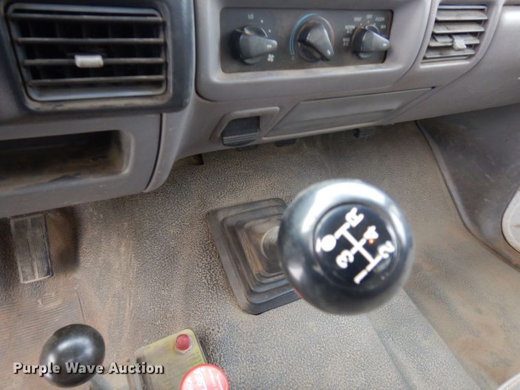 image for item AF9432 1997 Ford F450 Super Duty  flatbed truck