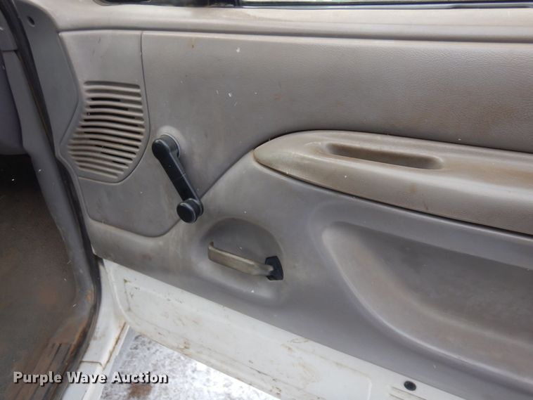 image for item AF9432 1997 Ford F450 Super Duty  flatbed truck