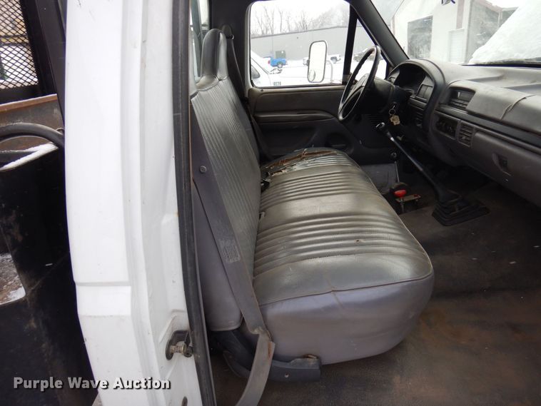 image for item AF9432 1997 Ford F450 Super Duty  flatbed truck