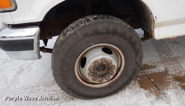 image for item AF9432 1997 Ford F450 Super Duty  flatbed truck