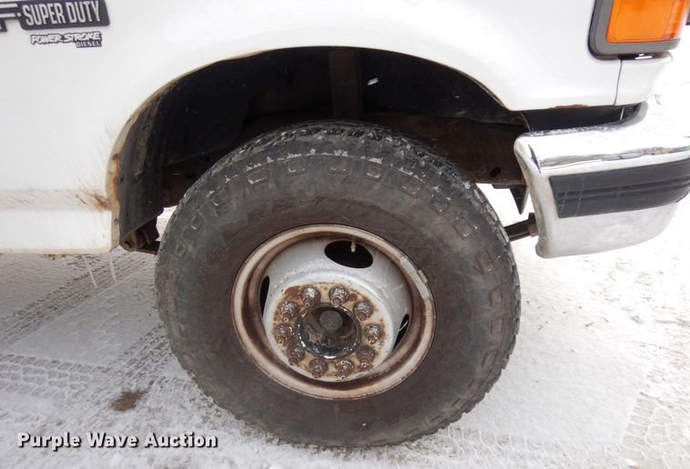 image for item AF9432 1997 Ford F450 Super Duty  flatbed truck