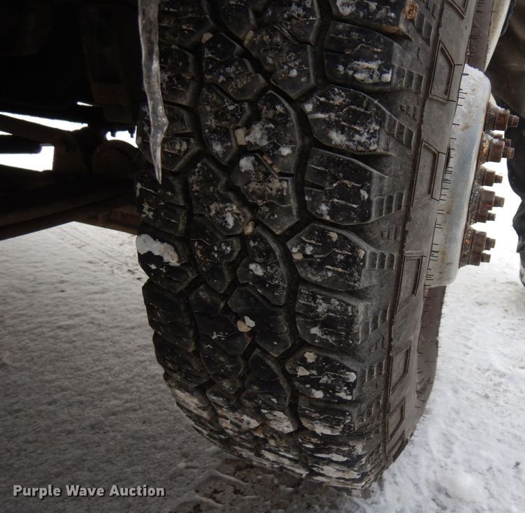 image for item AF9432 1997 Ford F450 Super Duty  flatbed truck