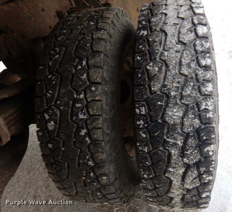 image for item AF9432 1997 Ford F450 Super Duty  flatbed truck