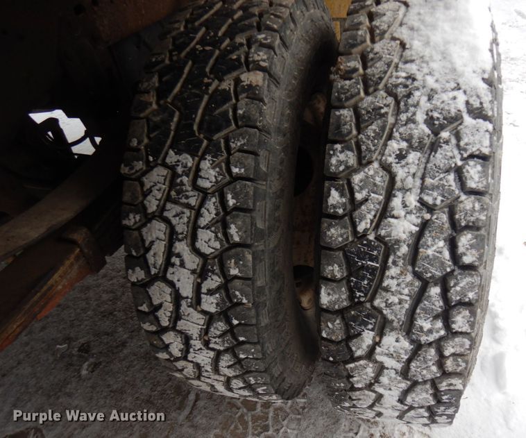 image for item AF9432 1997 Ford F450 Super Duty  flatbed truck