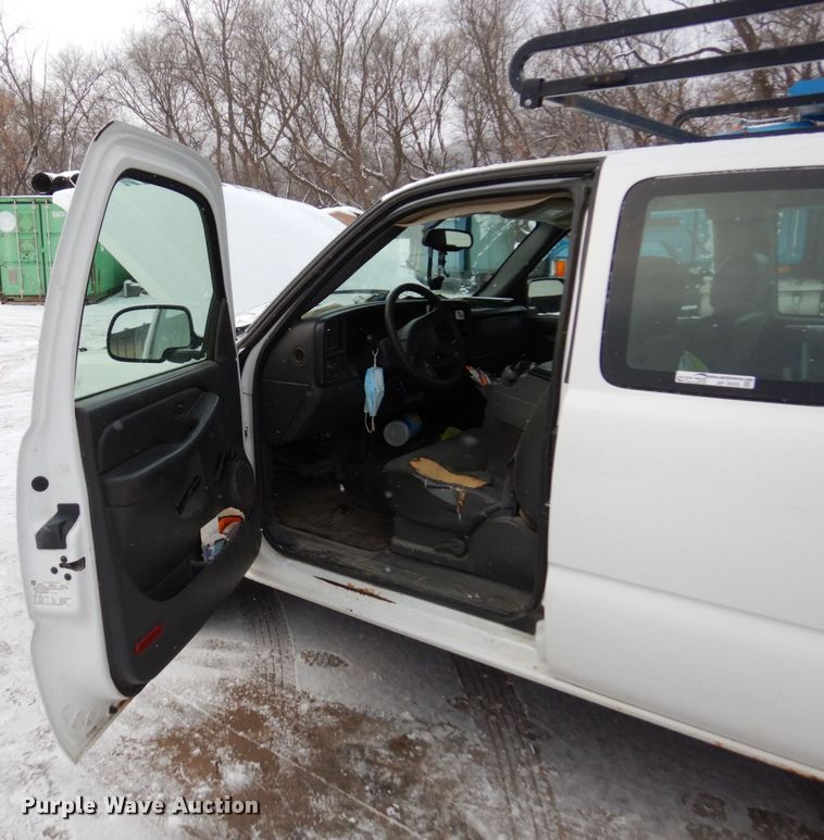 image for item AF9433 2005 Chevrolet Silverado 1500  Ext. Cab pickup truck