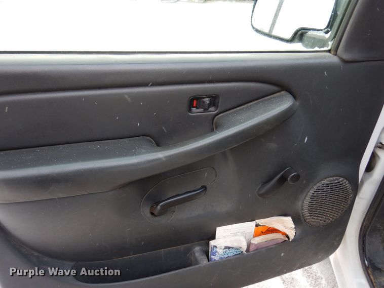 image for item AF9433 2005 Chevrolet Silverado 1500  Ext. Cab pickup truck