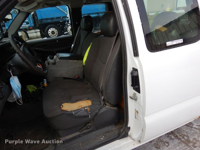 image for item AF9433 2005 Chevrolet Silverado 1500  Ext. Cab pickup truck