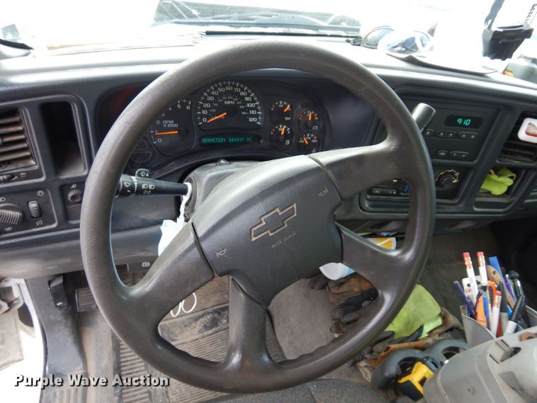 image for item AF9433 2005 Chevrolet Silverado 1500  Ext. Cab pickup truck