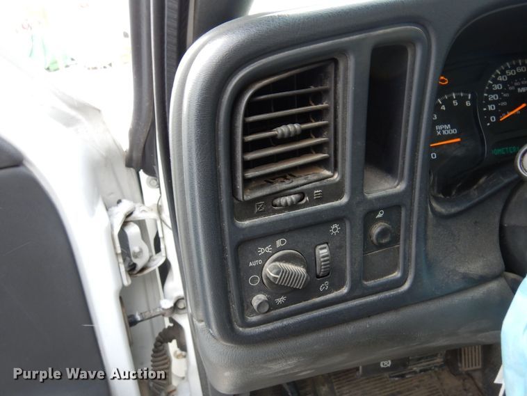 image for item AF9433 2005 Chevrolet Silverado 1500  Ext. Cab pickup truck