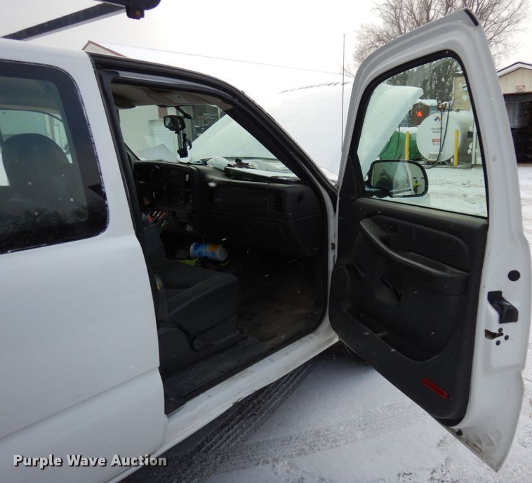 image for item AF9433 2005 Chevrolet Silverado 1500  Ext. Cab pickup truck