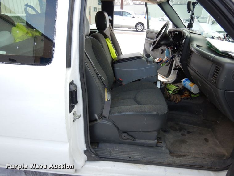 image for item AF9433 2005 Chevrolet Silverado 1500  Ext. Cab pickup truck