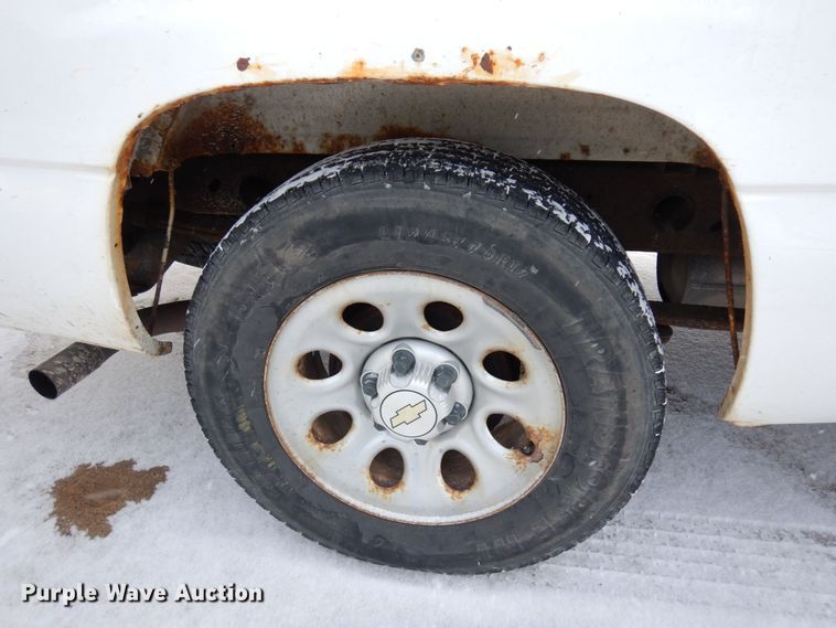 image for item AF9433 2005 Chevrolet Silverado 1500  Ext. Cab pickup truck