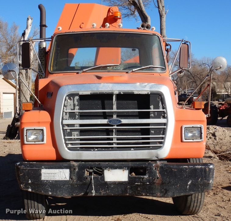 image for item DF8264 1989 Ford L8000  crane truck