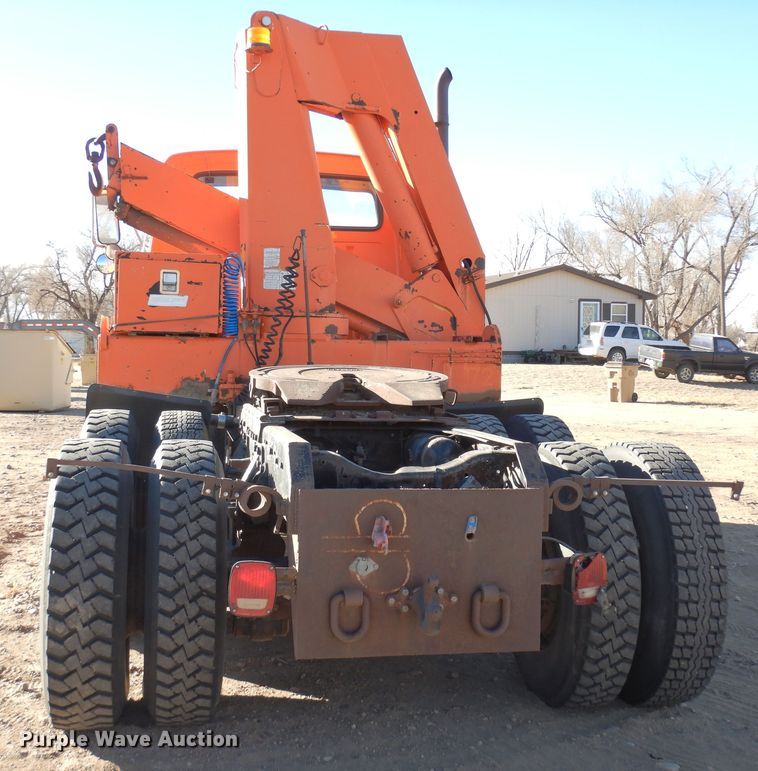 image for item DF8264 1989 Ford L8000  crane truck