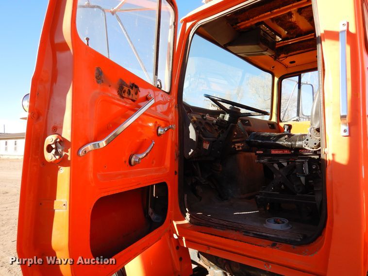 image for item DF8264 1989 Ford L8000  crane truck