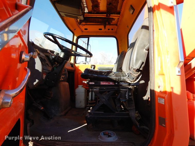 image for item DF8264 1989 Ford L8000  crane truck