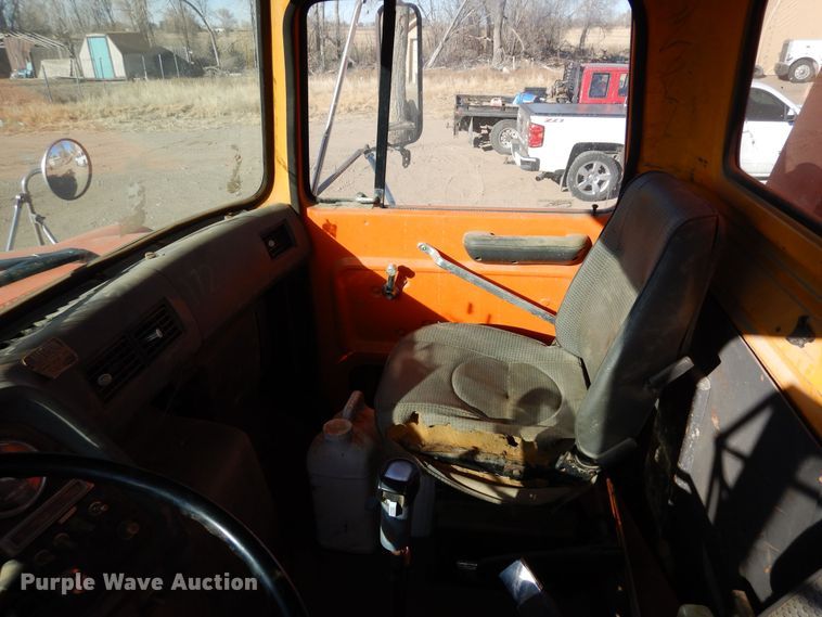 image for item DF8264 1989 Ford L8000  crane truck