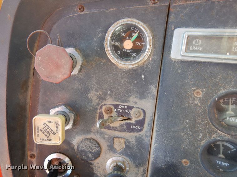 image for item DF8264 1989 Ford L8000  crane truck