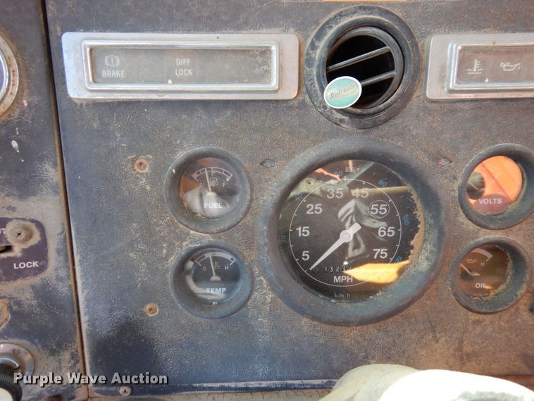 image for item DF8264 1989 Ford L8000  crane truck