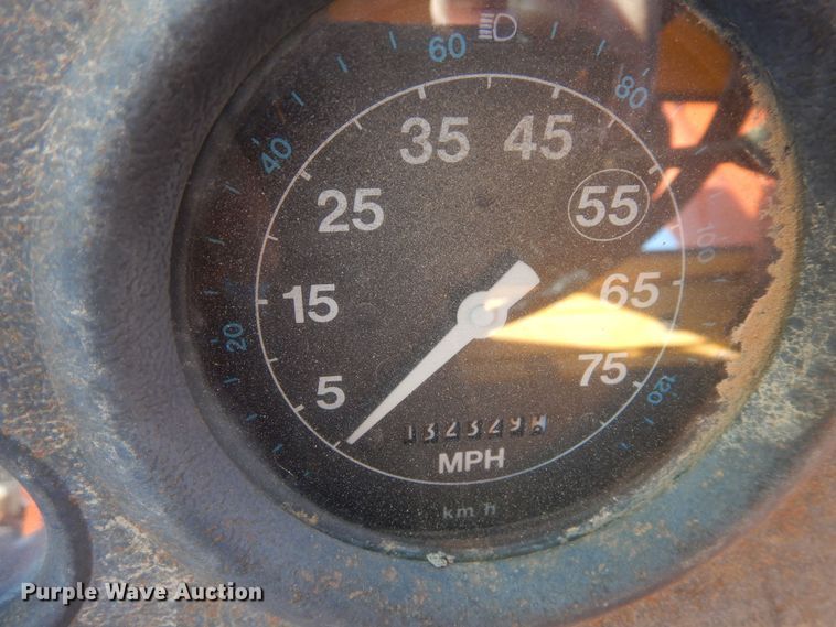 image for item DF8264 1989 Ford L8000  crane truck